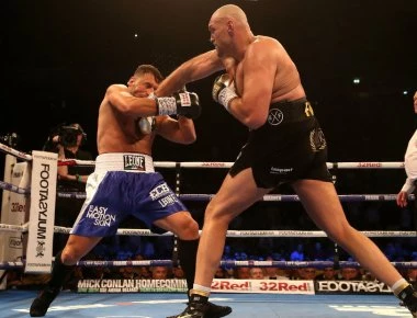 Tyson Fury: Σταμάτησε τον αγώνα για να δει το ξύλο στην εξέδρα! (βίντεο)